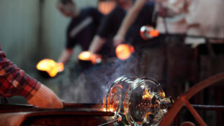 La tradition verrière s’est perpétuée grâce à l’industrie du luxe comme les cristalleries de Saint-Louis, Lalique et le centre de Meisenthal. La tradition verrière s’est perpétuée grâce à l’industrie du luxe comme les cristalleries de Saint-Louis, Lalique et le centre de Meisenthal.