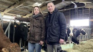 Fabien et Caroline Meyniel adaptent leurs pratiques pour faire face à un changement climatique prononcé et adopter une nouvelle organisation du travail. Fabien et Caroline Meyniel adaptent leurs pratiques pour faire face à un changement climatique prononcé et adopter une nouvelle organisation du travail.