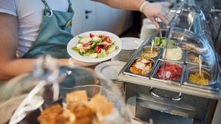 Le gouvernement estime que 13 millions de repas seront servis sur les sites olympiques. Le gouvernement estime que 13 millions de repas seront servis sur les sites olympiques.
