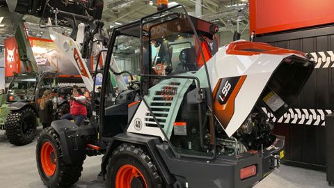 La L95 abrite un moteur de 75 ch.