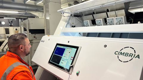 Un nouveau trieur opto-électronique a été installé sur la chaîne de triage dédiée aux céréales de Secobra Recherches, à Maule (Yvelines). Il a une capacité d’environ 6 t/h.