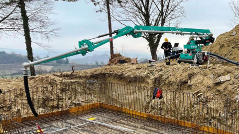 Le Gerris 800 s'adapte aux chantiers difficiles pour couler du béton dans un rayon de 8 m. Le Gerris 800 s'adapte aux chantiers difficiles pour couler du béton dans un rayon de 8 m.