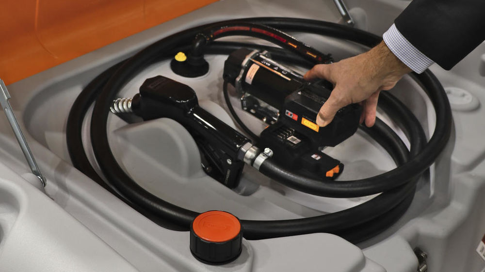 Branchement de la batterie au lithium CAS de 18 V sur la cuve.