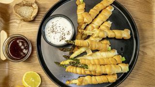 Torsade d'asperges vertes et blanches. Torsade d'asperges vertes et blanches.