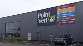 Le magasin Point vert de Lannion (22) vient de rouvrir ses portes après avoir été entièrement repensé en tenant compte des attentes actuelles. Le magasin Point vert de Lannion (22) vient de rouvrir ses portes après avoir été entièrement repensé en tenant compte des attentes actuelles.