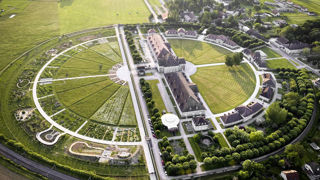 La Saline royale, son Cercle immense, ses jardins permanents et éphémères offrent un terrain riche d’apprentissages pour les étudiants et les écoles. La Saline royale, son Cercle immense, ses jardins permanents et éphémères offrent un terrain riche d’apprentissages pour les étudiants et les écoles.