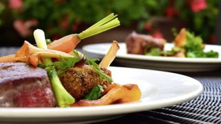 Prévue par la loi Climat et résilience, la stratégie nationale alimentation climat prend du retard. Prévue par la loi Climat et résilience, la stratégie nationale alimentation climat prend du retard.