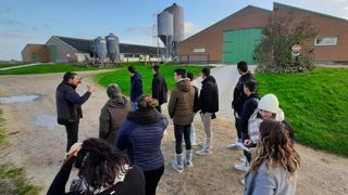 L’outil « durabilité des systèmes d’élevage avicole » permet d’identifier aussi de former les éleveurs, les techniciens et les étudiants. L’outil « durabilité des systèmes d’élevage avicole » permet d’identifier aussi de former les éleveurs, les techniciens et les étudiants.