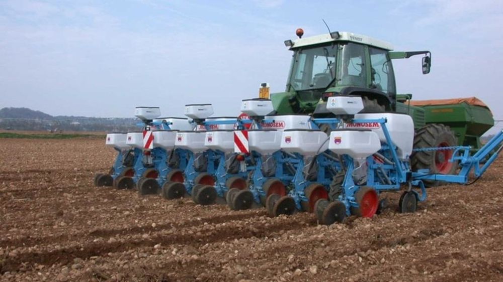 Semis de maïs en Normandie