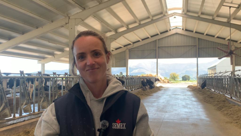 Alejandra Aja éleveuse de vaches laitières en Espagne