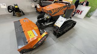 Le porte-outil 3.40 est doté d'un moteur Yanmar de 37 ch.