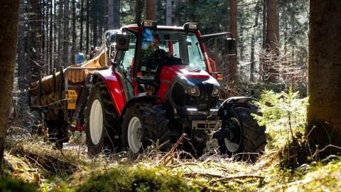 Le Lintrac 70 complète par le bas l’offre des tracteurs compacts de l'entreprise familiale autrichienne Lindner. Le Lintrac 70 complète par le bas l’offre des tracteurs compacts de l'entreprise familiale autrichienne Lindner.