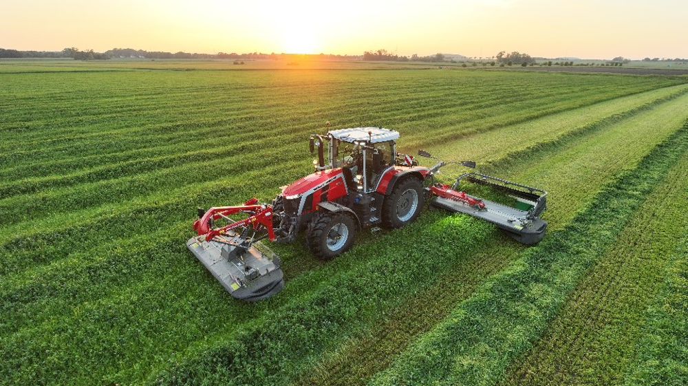 Deux combinés de fauche Massey Ferguson supplémentaires  Deux combinés de fauche Massey Ferguson supplémentaires