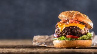 Les imports de viande bovine sont surtout prégnants en restauration hors-domicile. Les burgers, souvent fabriqués avec de la viande française, résistent à cette tendance. Les imports de viande bovine sont surtout prégnants en restauration hors-domicile. Les burgers, souvent fabriqués avec de la viande française, résistent à cette tendance.