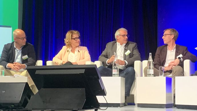 Arnaud Rousseau, président de la FNSEA, Delphine Guey, présidente de l'Unifa, Franck Laborde, président de l'AGPM, et Franck Sander, président de la CGB, lors de l'assemblée générale de l'Unifa, mercredi 12 juin, à Paris.