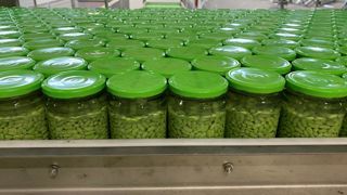 Le prix moyen d'une conserve est de 2,25 euros pour une boîte familiale d’environ 850 ml toutes variétés confondues. Le prix moyen d'une conserve est de 2,25 euros pour une boîte familiale d’environ 850 ml toutes variétés confondues.