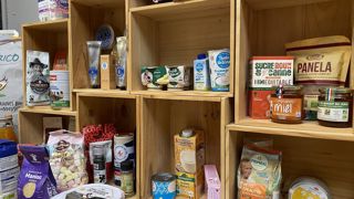 Deux tiers des produits issus du commerce équitable vendu en France sont issus d'une production internationale, avec en priorité le café et le chocolat. Deux tiers des produits issus du commerce équitable vendu en France sont issus d'une production internationale, avec en priorité le café et le chocolat.