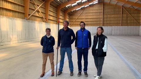 De gauche à droite : Claire Pelletier, directrice terrain de Sévépi, Sébastien Boitte, agriculteur, Arnaud Reigner, responsable stockage de Sévépi et Emilie Broyon, responsable communication de Javelot. De gauche à droite : Claire Pelletier, directrice terrain de Sévépi, Sébastien Boitte, agriculteur, Arnaud Reigner, responsable stockage de Sévépi et Emilie Broyon, responsable communication de Javelot.