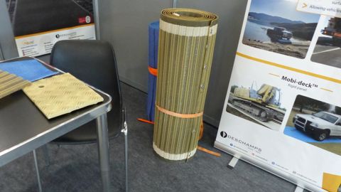 Les plaques de désenlisement en polyester de Deschamps se présentent sous formes de rouleaux faciles et légers à mettre en œuvre.