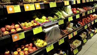La Coordination rurale apporte son soutien au recours d'un candidat de gauche aux législatives, contre les importations de fruits et légumes traités avec des pesticides interdits au sein de l'Union européenne. La Coordination rurale apporte son soutien au recours d'un candidat de gauche aux législatives, contre les importations de fruits et légumes traités avec des pesticides interdits au sein de l'Union européenne.