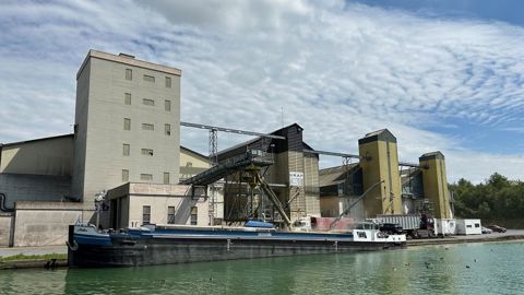 C'est le site de l'URAP de Moislains qui a été choisi pour le projet Parhy. Il dispose d'une capacité de stockage de 85 000 t et est situé au cœur de la région des Hauts-de-France, au nord du canal du Nord et du futur canal Seine-Nord Europe. C'est le site de l'URAP de Moislains qui a été choisi pour le projet Parhy. Il dispose d'une capacité de stockage de 85 000 t et est situé au cœur de la région des Hauts-de-France, au nord du canal du Nord et du futur canal Seine-Nord Europe.
