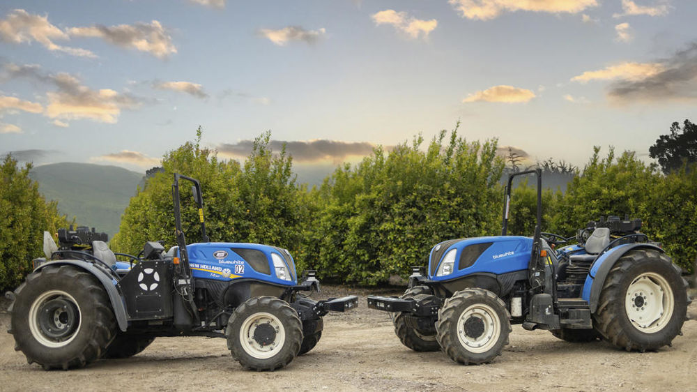 Des concessionnaires californiens pourront installer des kits de robotisation Bluewhite sur des tracteurs New Holland dès cet été. Des concessionnaires californiens pourront installer des kits de robotisation Bluewhite sur des tracteurs New Holland dès cet été.