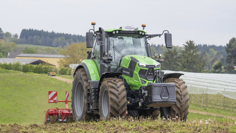 Le 6180 TTV offre, sur le papier 181 ch de puissance maximale pour une capacité de relevage de 9,7 T. Le 6180 TTV offre, sur le papier 181 ch de puissance maximale pour une capacité de relevage de 9,7 T.