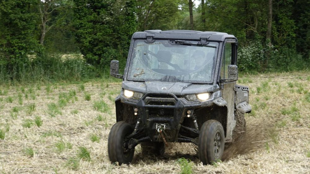 Le SSV Can-Am Traxter HD9T XU reçoit le moteur bicylindre en V, Rotax, de 976 cm3 de cylindrée et développant 65 ch.