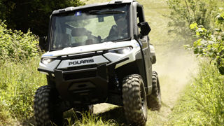 Le Polaris Ranger XP Kinetic est un modèle électrique de SSV. Le Polaris Ranger XP Kinetic est un modèle électrique de SSV.
