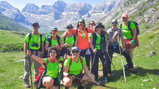 Des associations proposent des séjours gratuits en haute montagne pour permettre aux personnes atteintes de cancer de se ressourcer. Des associations proposent des séjours gratuits en haute montagne pour permettre aux personnes atteintes de cancer de se ressourcer.
