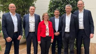 La nouvelle gouvernance du Cniel a fait savoir qu'elle poursuivrait la feuille de route de CVO (cotisation volontaire obligatoire) 2023/2025 avec comme sujet prioritaire le renouvellement des générations, ainsi que la démarche France Terre de lait. La nouvelle gouvernance du Cniel a fait savoir qu'elle poursuivrait la feuille de route de CVO (cotisation volontaire obligatoire) 2023/2025 avec comme sujet prioritaire le renouvellement des générations, ainsi que la démarche France Terre de lait.