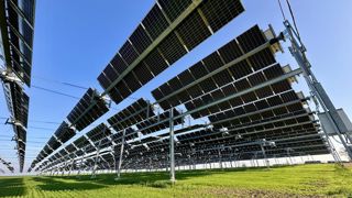 L'arrêté d'application sur l'agrivoltaïsme, publié le 7 juillet 2024, précise notamment le contenu des rapports de contrôle garantissant la compatibilité entre production agricole et production d'énergie. L'arrêté d'application sur l'agrivoltaïsme, publié le 7 juillet 2024, précise notamment le contenu des rapports de contrôle garantissant la compatibilité entre production agricole et production d'énergie.