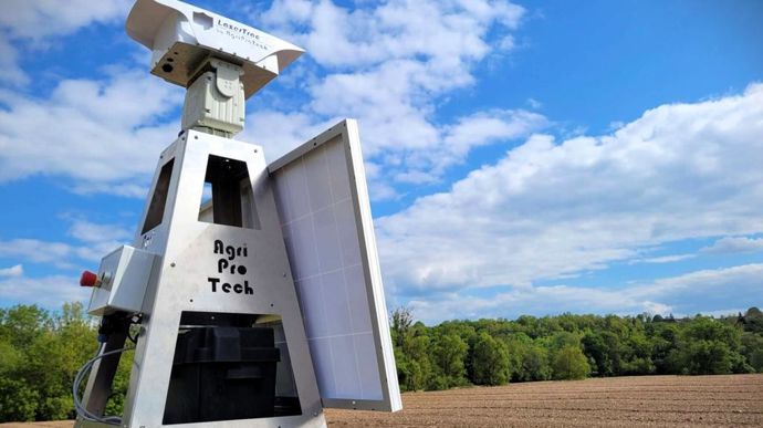 L'effaroucheur Lazertrac LZT1000 a une portée de 400 m.