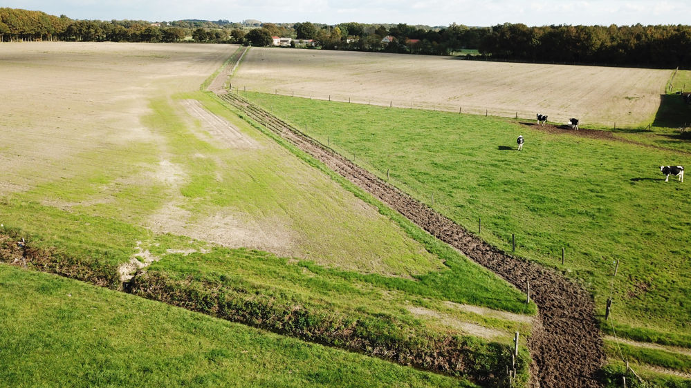 vue aérienne de chemins séparant des terrains vue aérienne de chemins séparant des terrains
