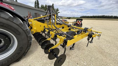 Claydon présente une offre de machines portées et dépourvues de trémie.