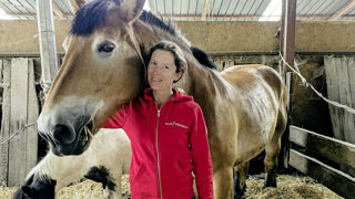 La sportive Sarah Bourtembourg est propriétaire de la ferme équestre « Aux sabots de vent », à Chuffilly-Roche, dans les Ardennes. La sportive Sarah Bourtembourg est propriétaire de la ferme équestre « Aux sabots de vent », à Chuffilly-Roche, dans les Ardennes.