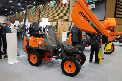 Le dumper électrique Ausa D101AEA a été présenté à Intermat 2024 au printemps.