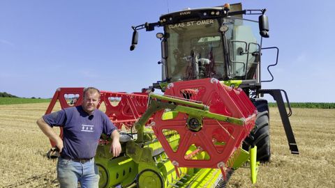 Pour faciliter le transport routier de sa moissonneuse-batteuse, Thierry Maillard utilise une barre de coupe repliable C450 de Claas. Pour faciliter le transport routier de sa moissonneuse-batteuse, Thierry Maillard utilise une barre de coupe repliable C450 de Claas.