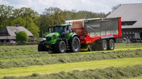 Duport a débuté l'importation de Pöttinger par ses remorques autochargeuses. Duport a débuté l'importation de Pöttinger par ses remorques autochargeuses.