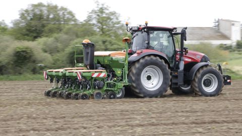 Lancé en 2019, le Precea utilise une distribution électrique avec coupure et modulation de dose rang par rang en version "super".