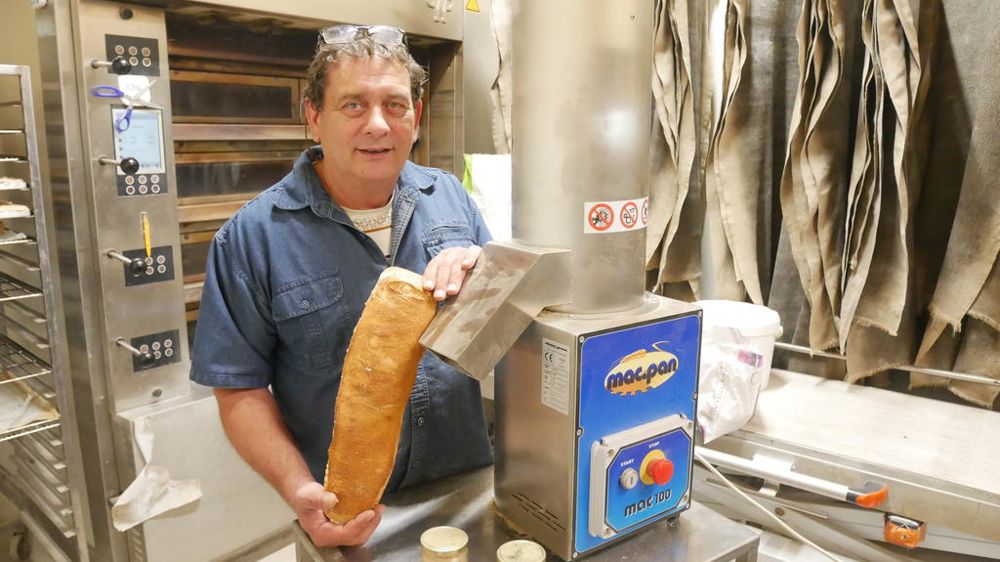 Le Fournil de la forge d'Ascou, à Savignac-les-Ormeaux, utilise un crumbler pour broyer son pain invendu.
