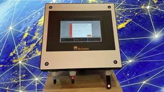 L'écran de 10 pouces de l'automate 310pro proposé par Big Dutchman offre un affichage optimisé des opérations quotidiennes et permet une gestion simple des alertes.