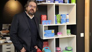 « Nous allons demander aux distributeurs de rendre systématiquement présents les laits équitables dans les rayons », annonce Nicolas Chabanne. « Nous allons demander aux distributeurs de rendre systématiquement présents les laits équitables dans les rayons », annonce Nicolas Chabanne.