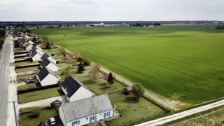 20 000 hectares de surfaces agricoles, naturelles et forestières sont consommés tous les ans. 20 000 hectares de surfaces agricoles, naturelles et forestières sont consommés tous les ans.