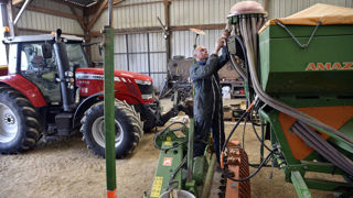 84 % des Français interrogés pour une enquête sur l'insécurité en janvier 2024 estiment que les agriculteurs sont exposés au vol de matériel. 84 % des Français interrogés pour une enquête sur l'insécurité en janvier 2024 estiment que les agriculteurs sont exposés au vol de matériel.