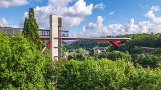 L'ascenseur panoramique de Pfaffenthal (Luxemboug) permet de contempler la ville et ses alentours. L'ascenseur panoramique de Pfaffenthal (Luxemboug) permet de contempler la ville et ses alentours.