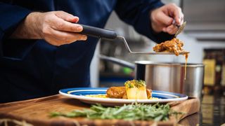 Avec 25 % de la commercialisation de la viande de veau en France, la restauration hors-domicile est "un secteur à creuser", explique Emmanuel Bernard, président de la section bovine d'Interbev Avec 25 % de la commercialisation de la viande de veau en France, la restauration hors-domicile est "un secteur à creuser", explique Emmanuel Bernard, président de la section bovine d'Interbev