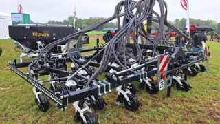 Agrisem présente le T-Boss, un semoir à dents porté de 4,5 à 8 m de largeur. Agrisem présente le T-Boss, un semoir à dents porté de 4,5 à 8 m de largeur.