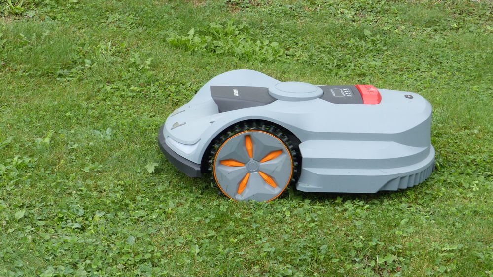 Les robots Sunseeker ont été présenté en France pour la première fois sur un événement lié aux revendeurs en matériels de parcs et jardins au congrès Univert à Vesoul le 25 septembre 2024.