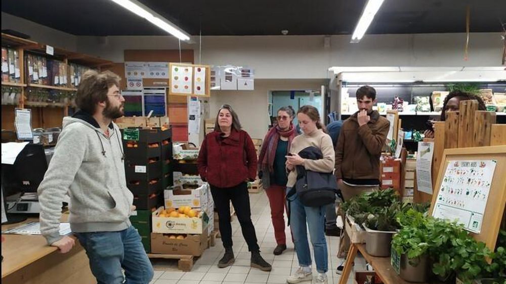 Avant tout conventionnement, le comité citoyen visitait un lieu de vente, comme, ici, la Cagette, un supermarché “coopératif et participatif à but non lucratif”.